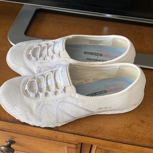 Sketchers women! Size 7.5